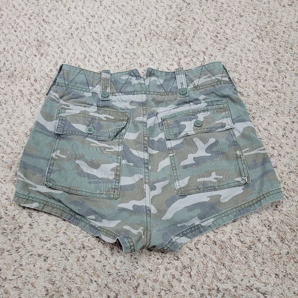FREE PEOPLE HIGH RISE CAMO SHORTS, SIZE S - Picture 2 of 8